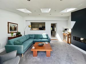 Lounge- click for photo gallery